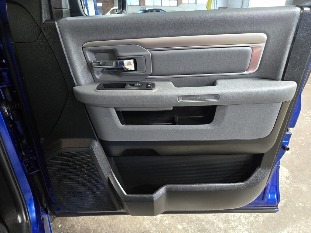 Vehicle image 47 of 63