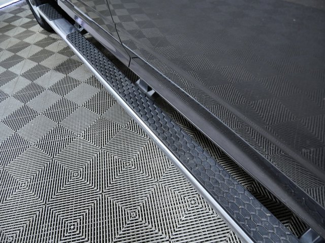 Vehicle image 10 of 27
