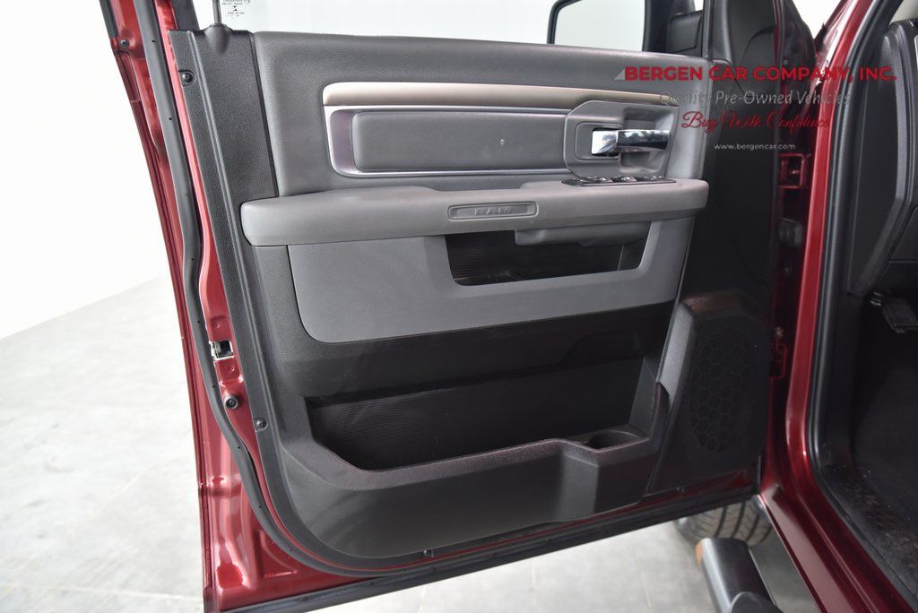 Vehicle image 23 of 34