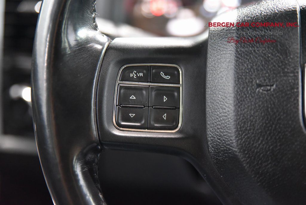 Vehicle image 33 of 34