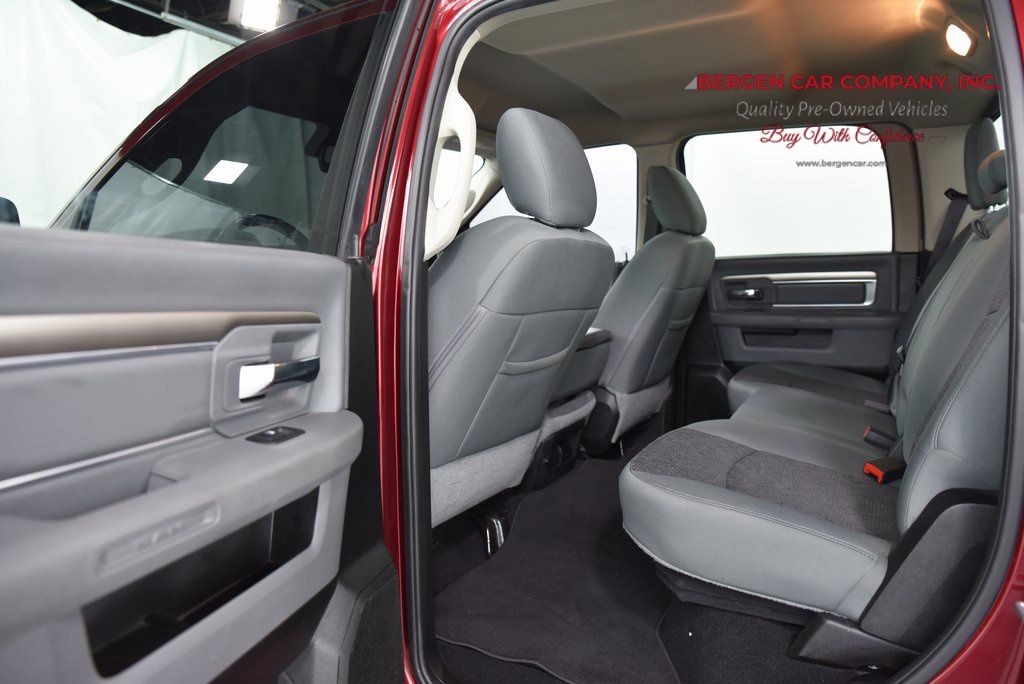 Vehicle image 14 of 34
