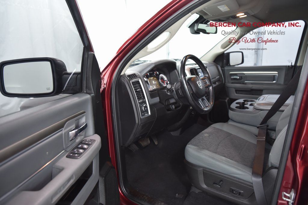 Vehicle image 17 of 34