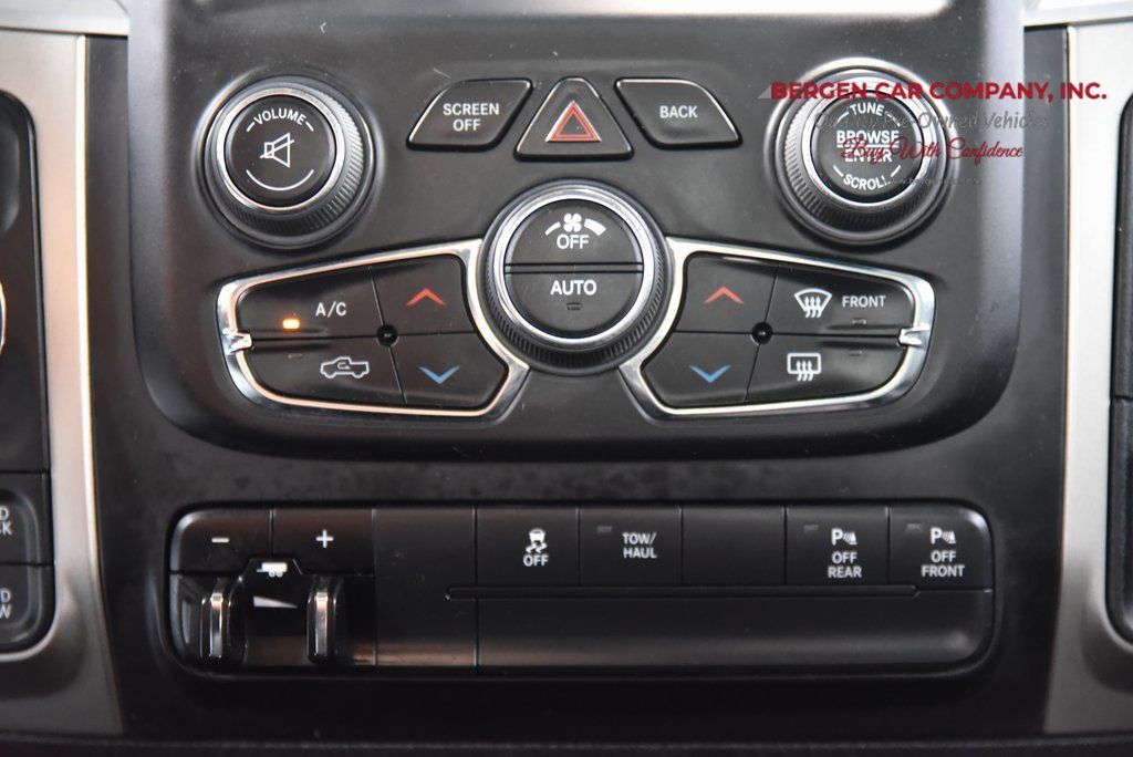 Vehicle image 25 of 34