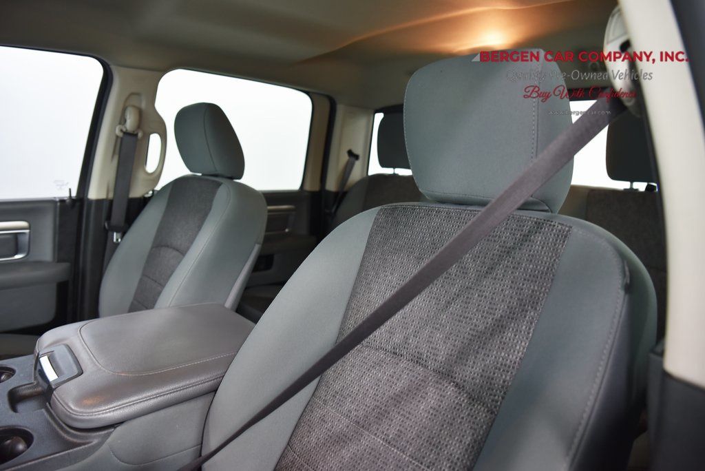 Vehicle image 13 of 34