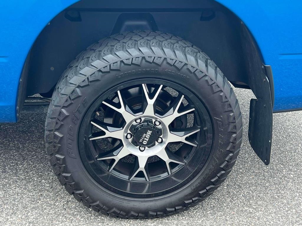 Vehicle image 10 of 30