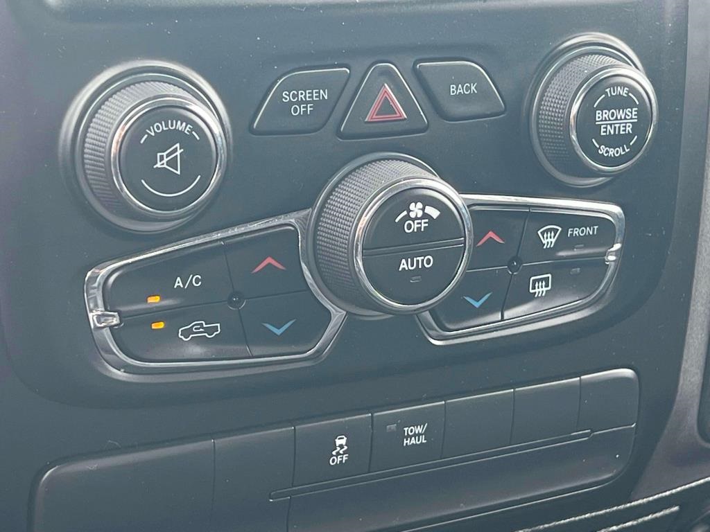 Vehicle image 27 of 30