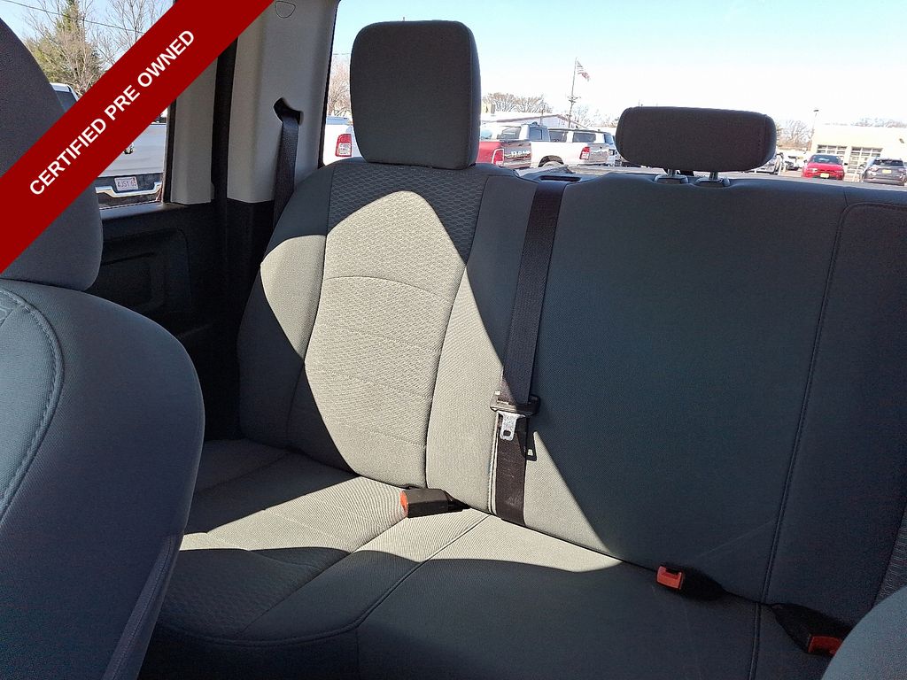 Vehicle image 16 of 31