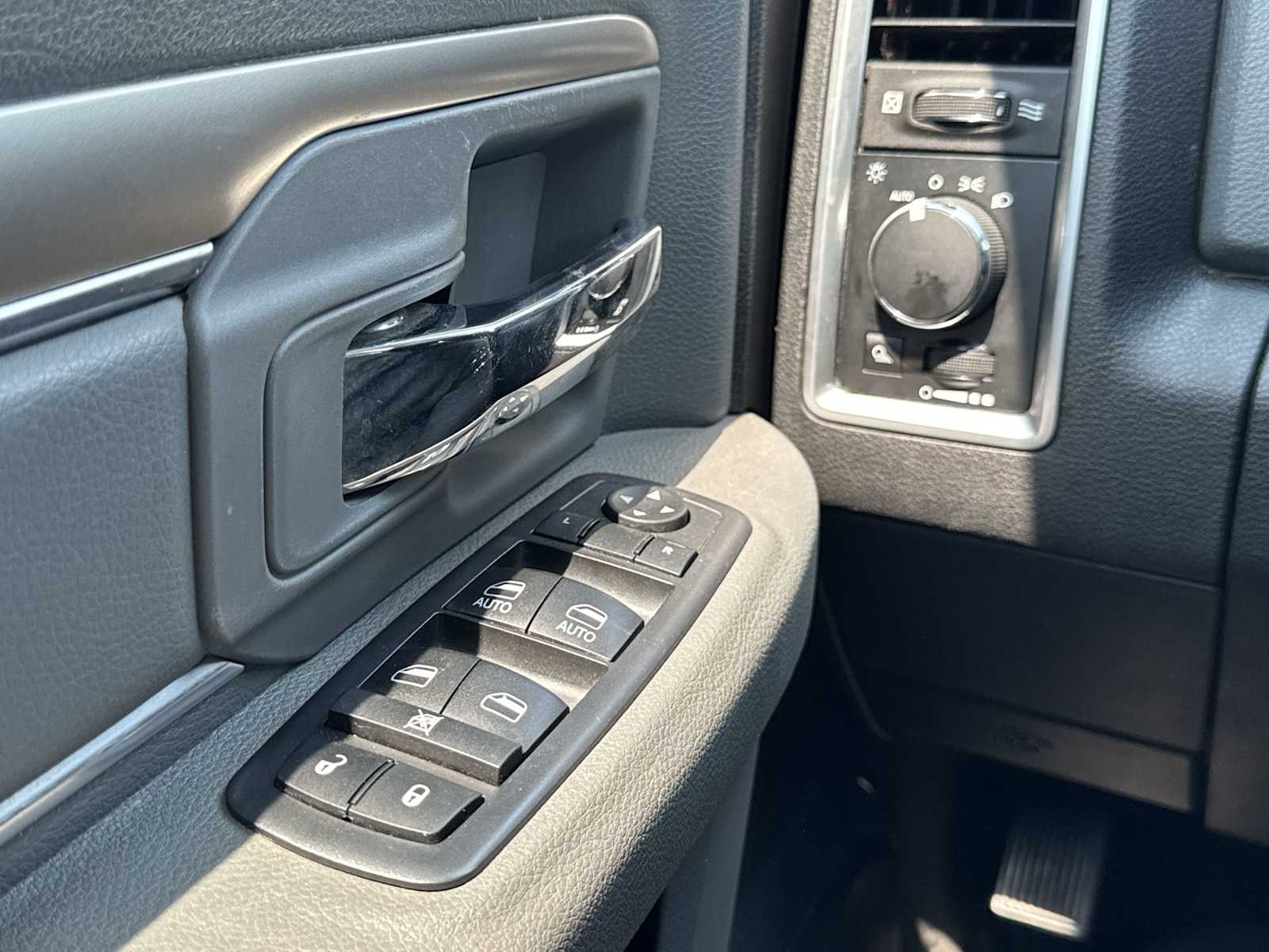Vehicle image 24 of 26