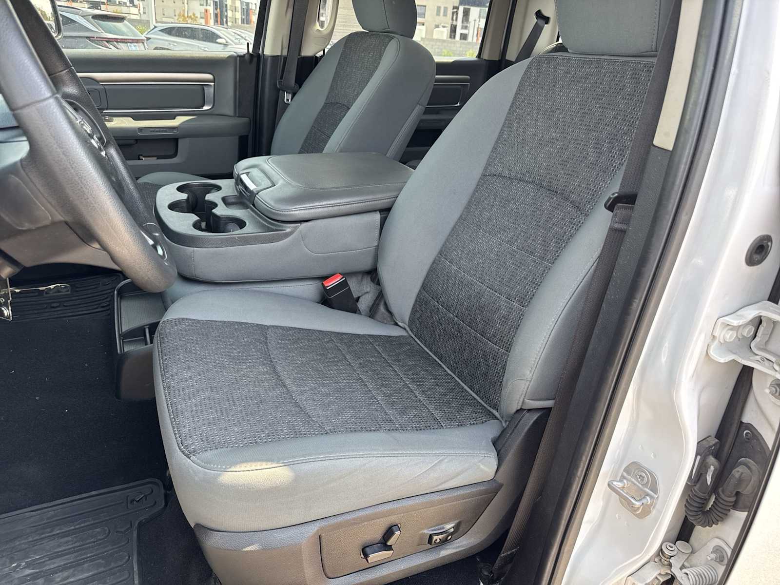 Vehicle image 13 of 26