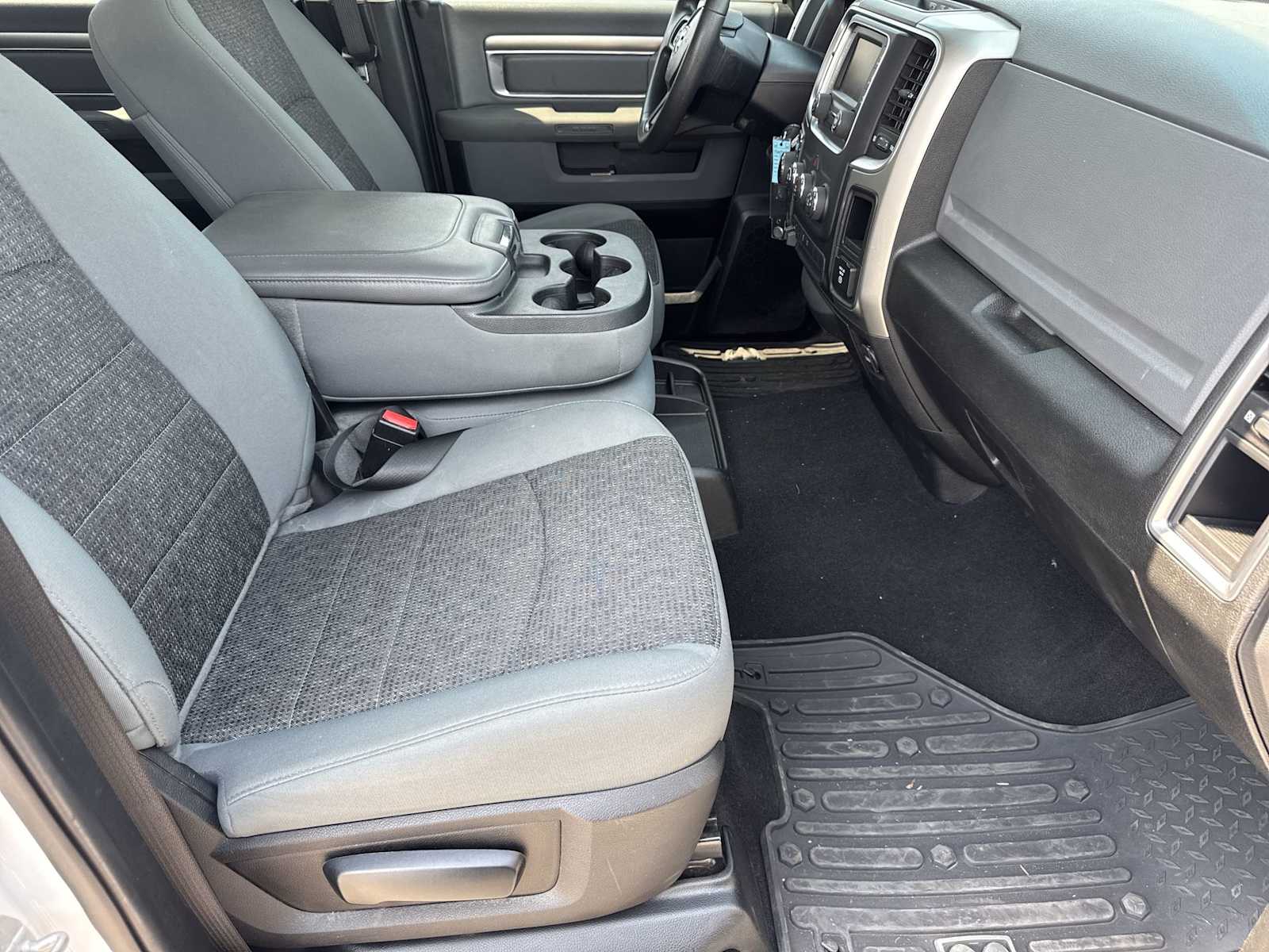 Vehicle image 16 of 26
