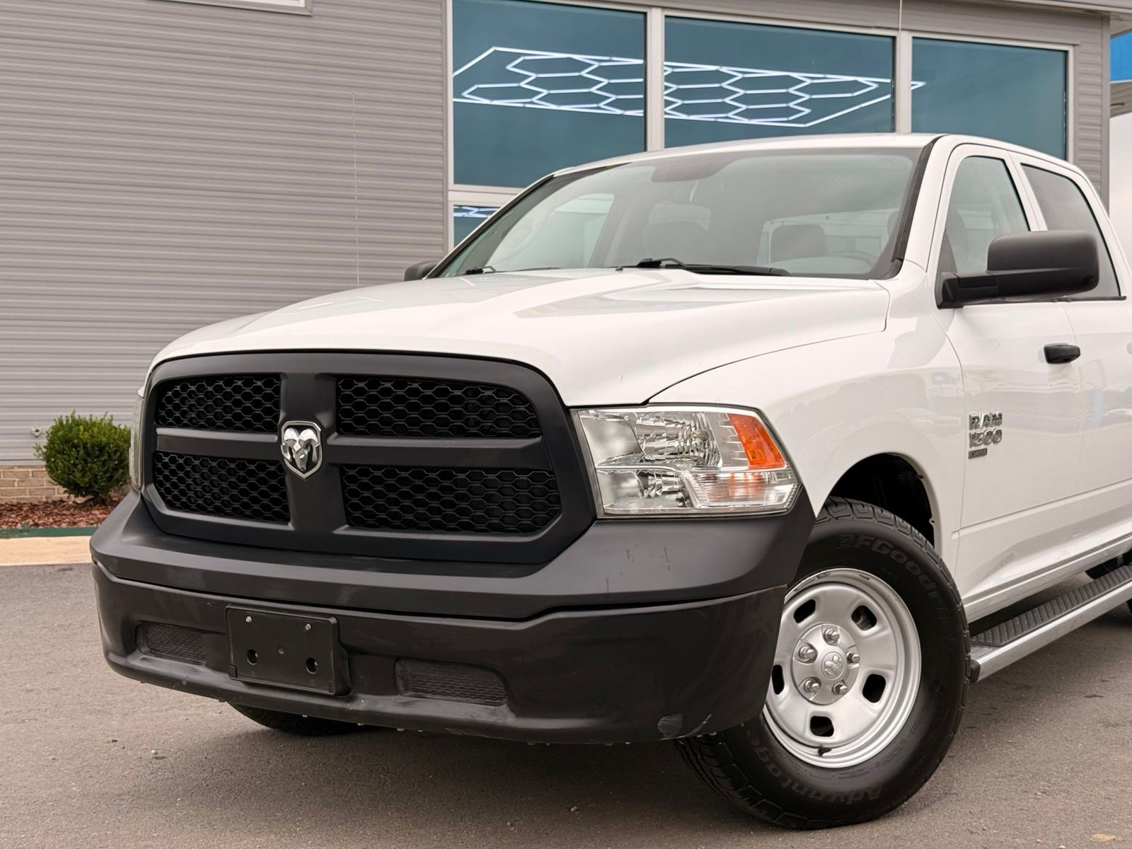 2019 Ram 1500 Classic Tradesman Image 2 of 42