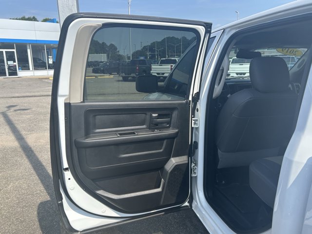 Vehicle image 28 of 39