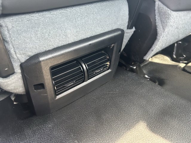 Vehicle image 21 of 39