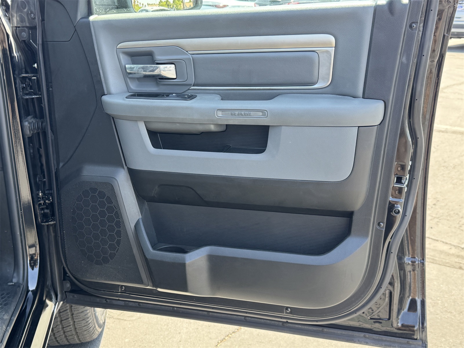 Vehicle image 21 of 23