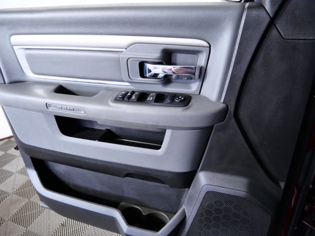 Vehicle image 26 of 28