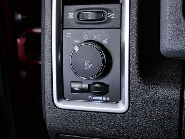 Vehicle image 25 of 28