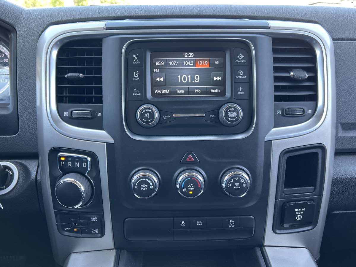 Vehicle image 21 of 23