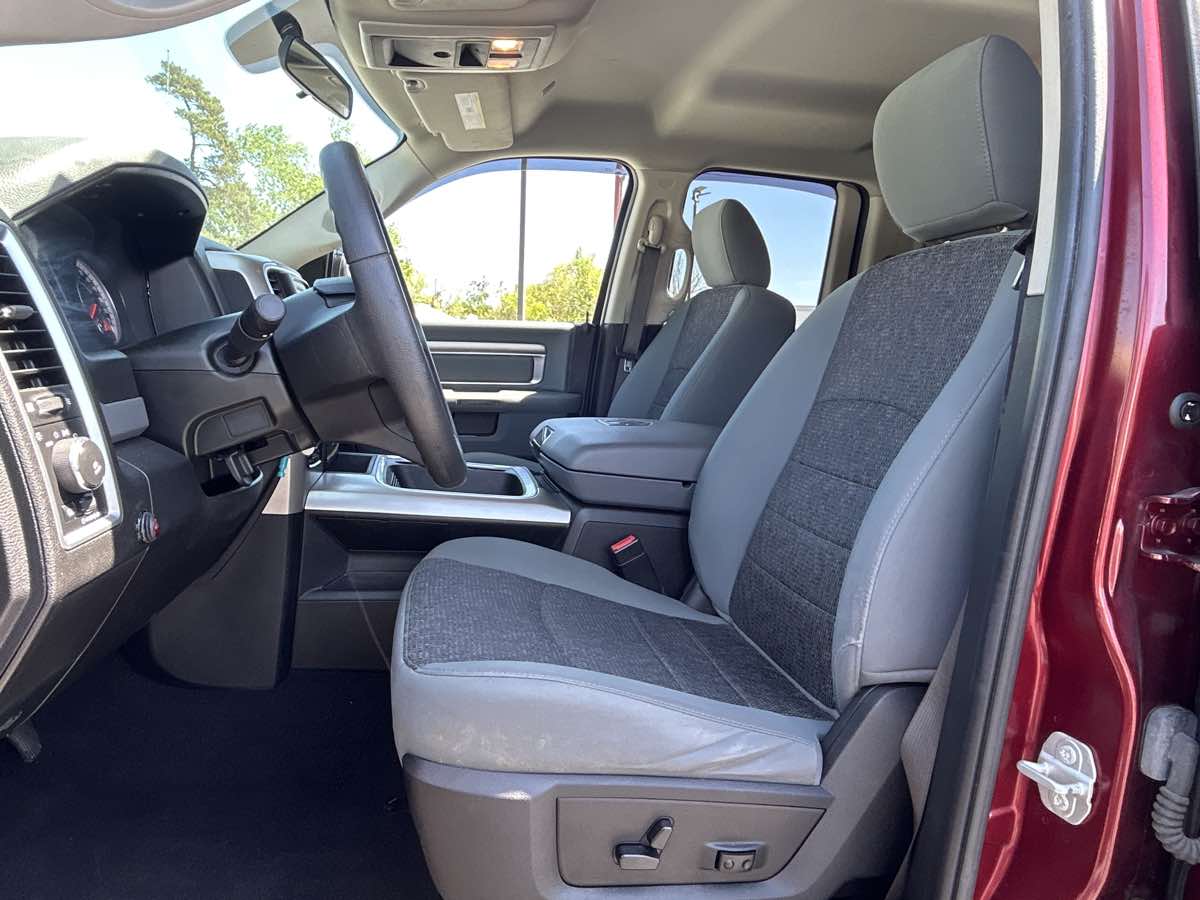 Vehicle image 11 of 23
