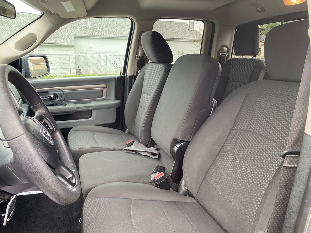Vehicle image 23 of 31