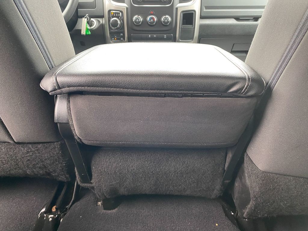Vehicle image 25 of 31