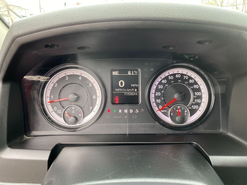 Vehicle image 17 of 31