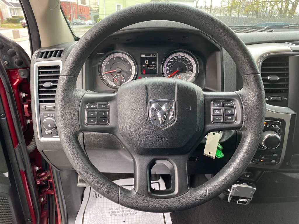 Vehicle image 14 of 31
