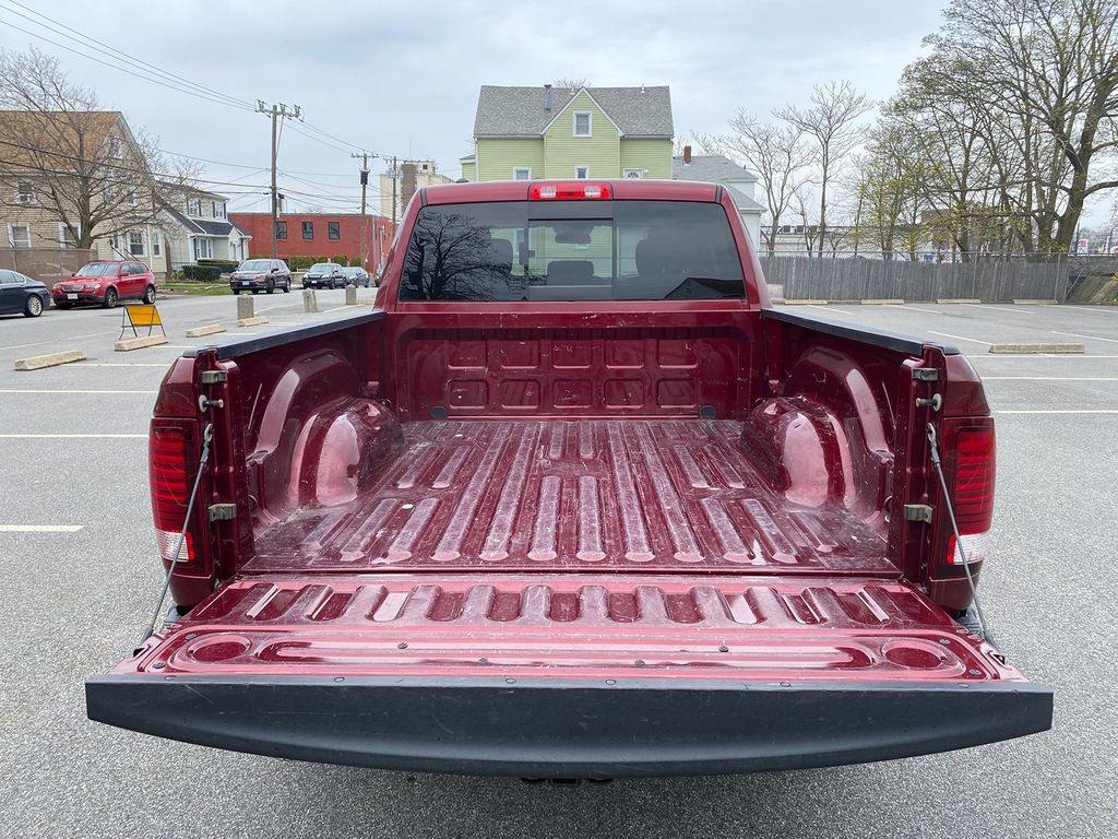 Vehicle image 26 of 31