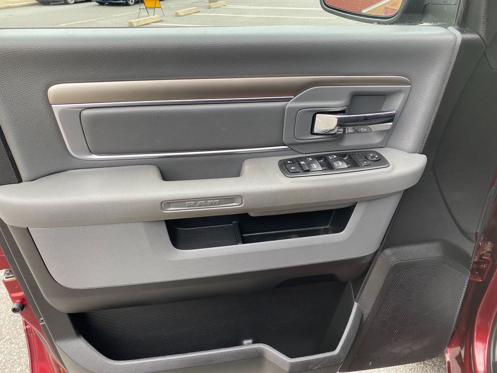 Vehicle image 11 of 31