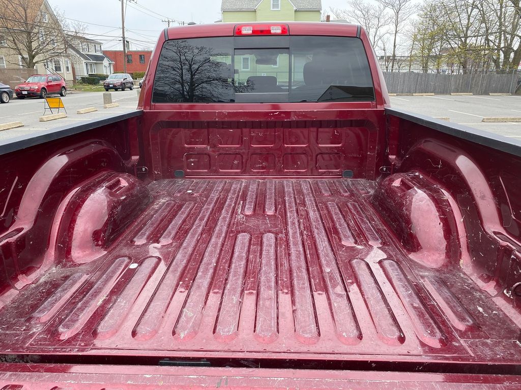 Vehicle image 27 of 31