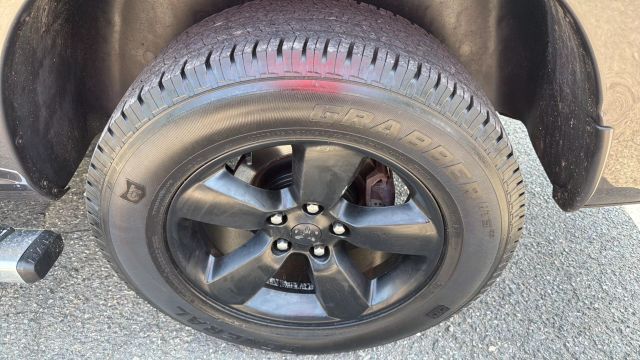 Vehicle image 9 of 27