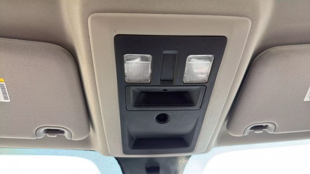 Vehicle image 17 of 27