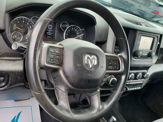 Vehicle image 5 of 6