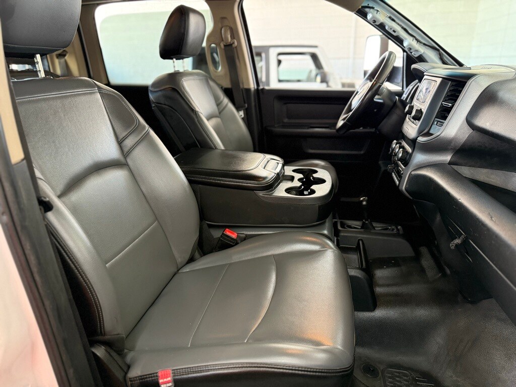 Vehicle image 52 of 57