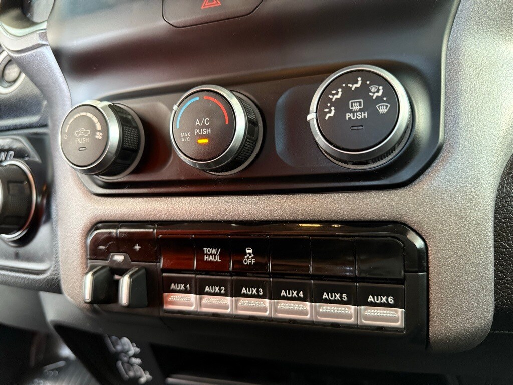 Vehicle image 36 of 57