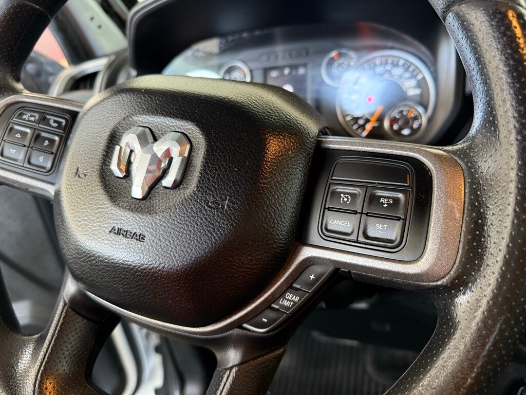 Vehicle image 31 of 57
