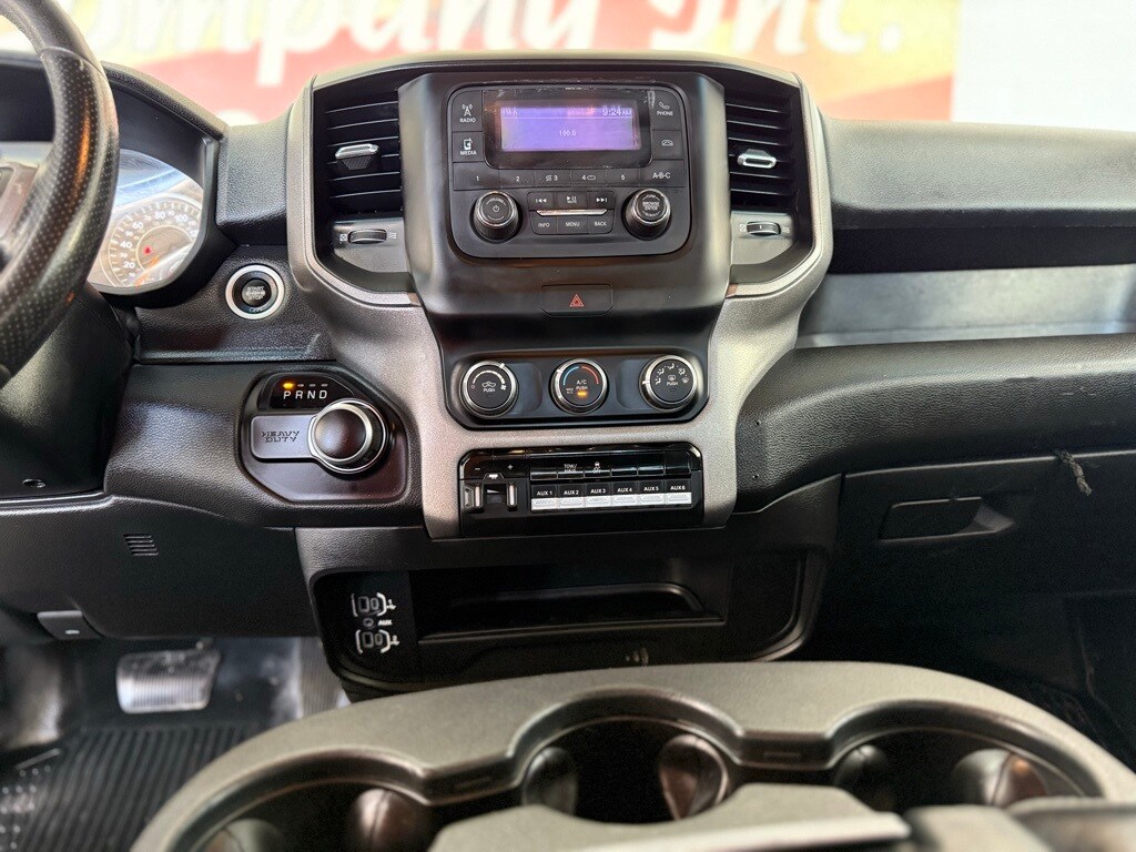Vehicle image 37 of 57
