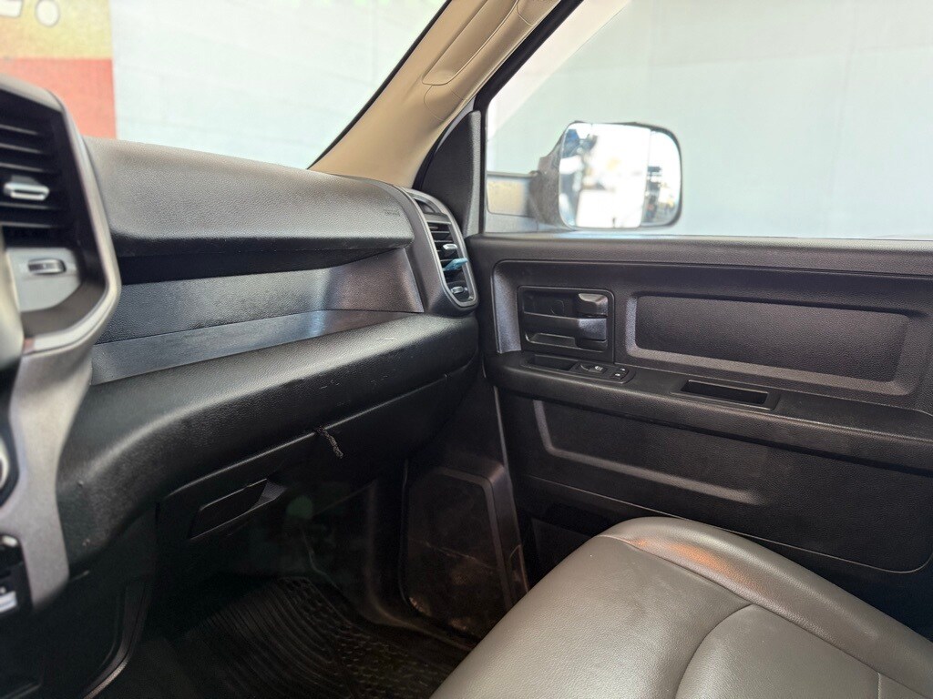 Vehicle image 41 of 57
