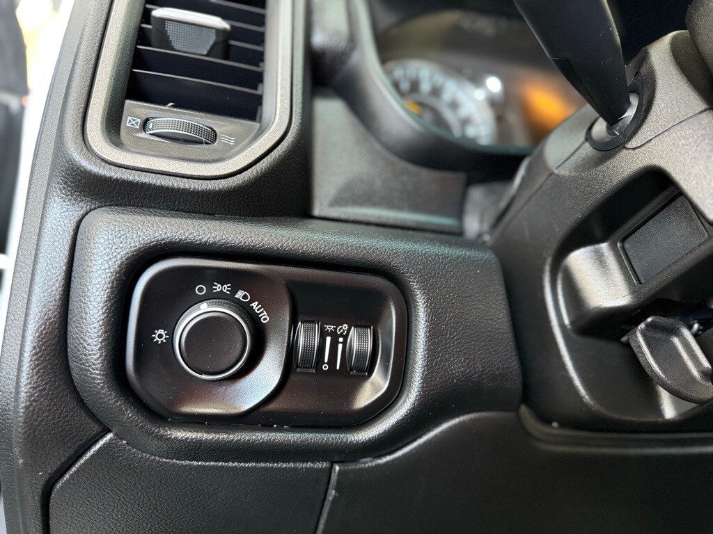 Vehicle image 28 of 57