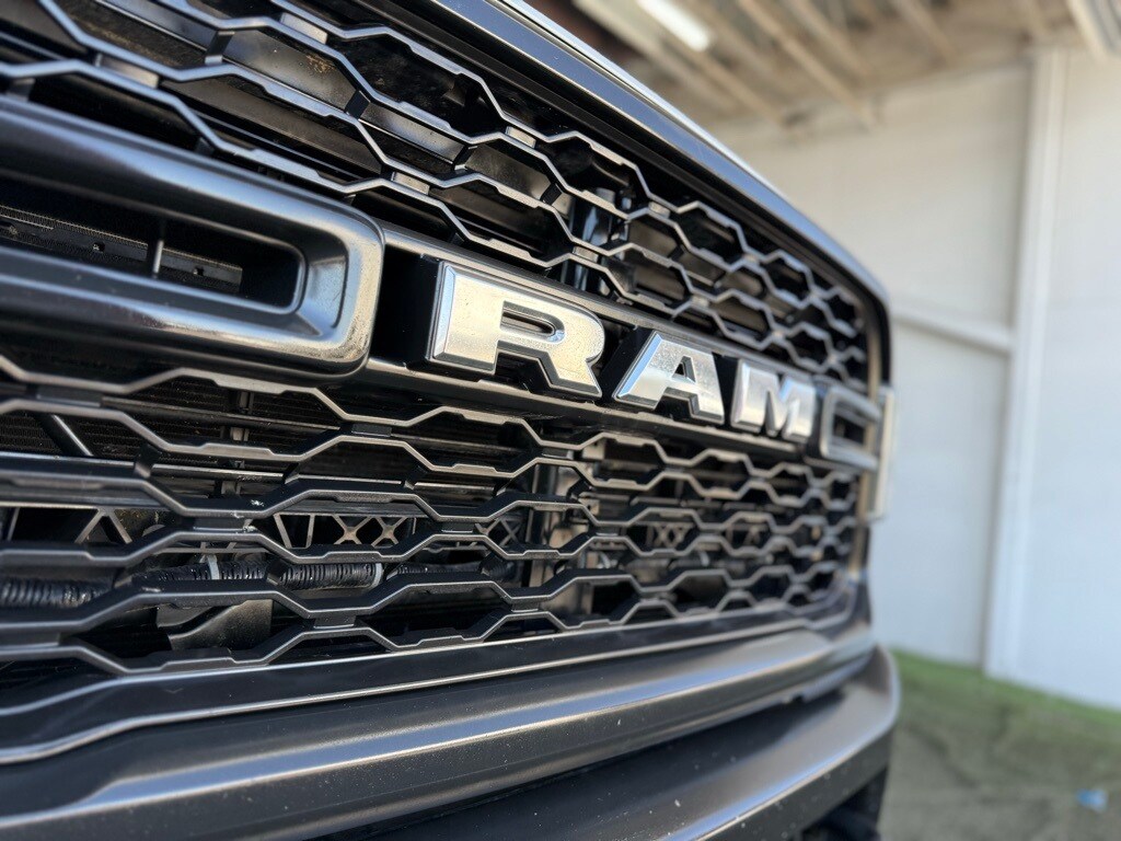 Vehicle image 17 of 57