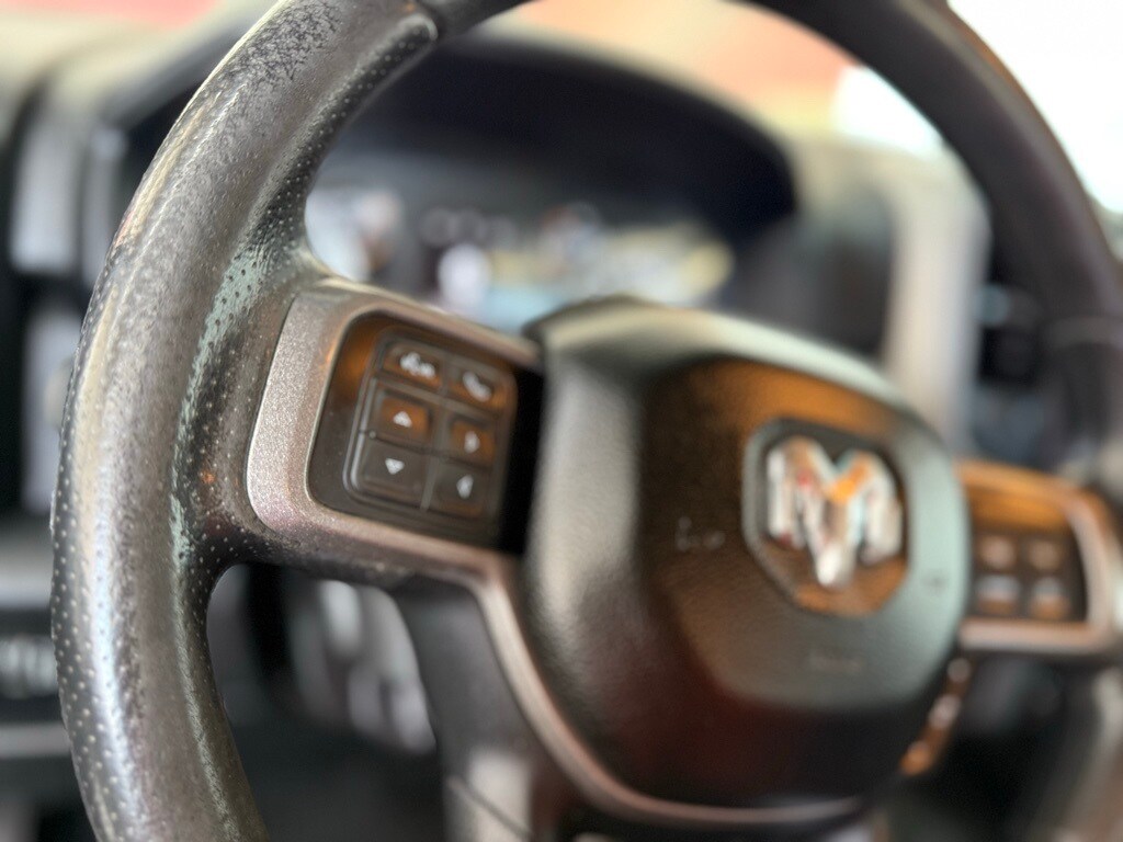 Vehicle image 32 of 57