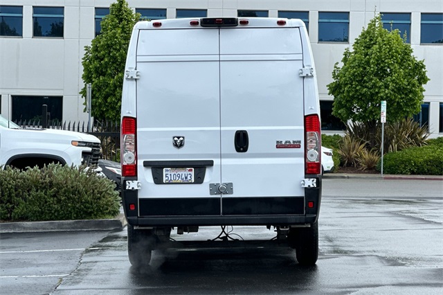 Vehicle image 5 of 42