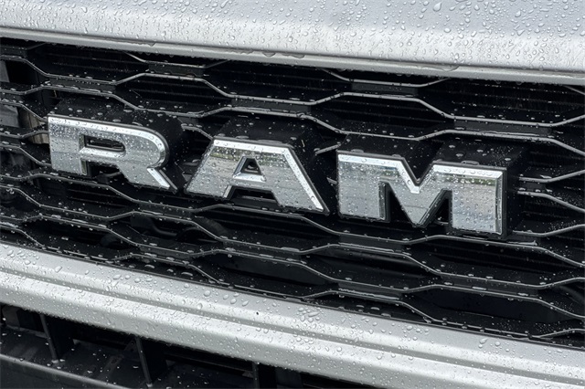 Vehicle image 35 of 42