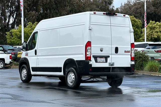 Vehicle image 9 of 42