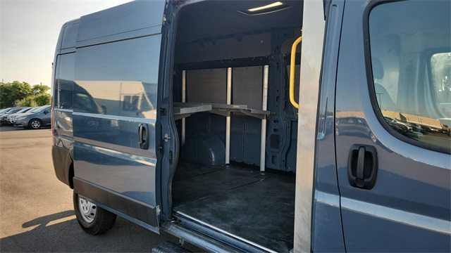 Vehicle image 18 of 25