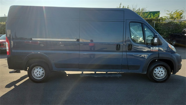 Vehicle image 5 of 25