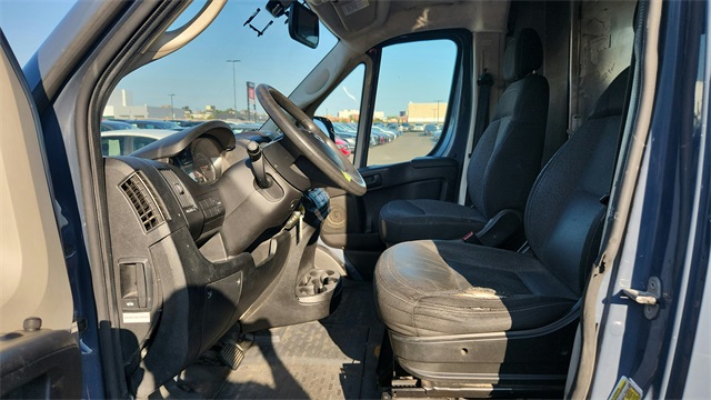Vehicle image 15 of 25
