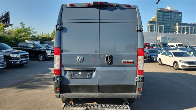 Vehicle image 9 of 25