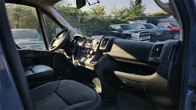 Vehicle image 21 of 25