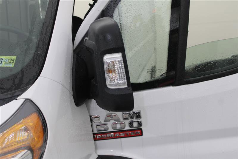 Vehicle image 15 of 32