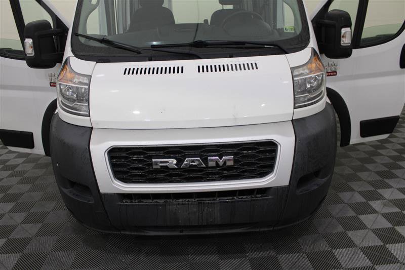 Vehicle image 4 of 32